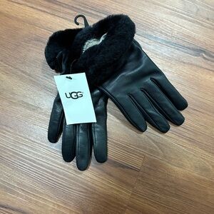 UGG Black leather gloves